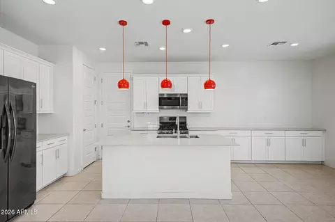 Kitchen - 939 E Danbury Dr, Phoenix, AZ 85022 photo 1 of 4