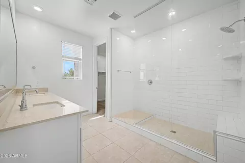 Bath - 939 E Danbury Dr, Phoenix, AZ 85022 photo 1 of 5