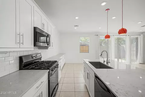 Kitchen - 939 E Danbury Dr, Phoenix, AZ 85022 photo 3 of 4