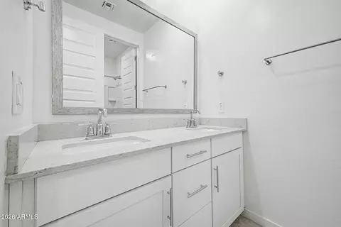 Bath - 939 E Danbury Dr, Phoenix, AZ 85022 photo 3 of 5