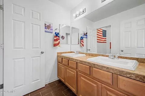 Bath - 2975 E Saltsage Dr, Phoenix, AZ 85048 photo 3 of 3