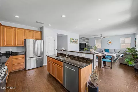Kitchen - 2975 E Saltsage Dr, Phoenix, AZ 85048 photo 4 of 4