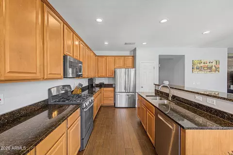 Kitchen - 2975 E Saltsage Dr, Phoenix, AZ 85048 photo 3 of 4