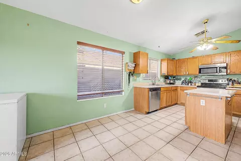 Kitchen - 1096 E Graham Ln, Apache Junction, AZ 85119 photo 4 of 7