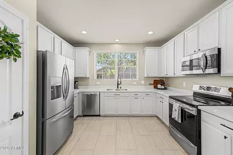 Kitchen - 3795 E Hans Dr, Gilbert, AZ 85296 photo 2 of 3