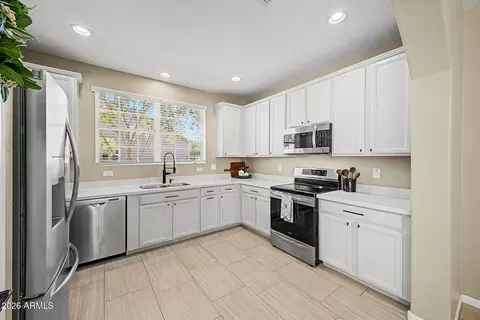Kitchen - 3795 E Hans Dr, Gilbert, AZ 85296 photo 3 of 3