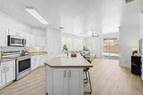 Kitchen - 6817 S 40th Ln, Phoenix, AZ 85041 photo 2 of 3
