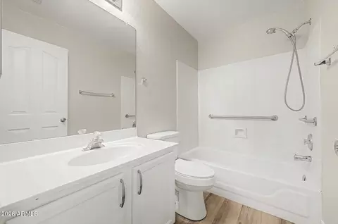 Bath - 4961 E Holmes Ave, Mesa, AZ 85206 photo 2 of 2