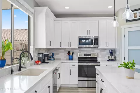 Kitchen - 1071 E Ivanhoe St, Gilbert, AZ 85295 photo 2 of 4