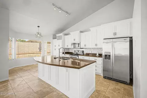 Kitchen - 3834 E Windsong Dr, Phoenix, AZ 85048 photo 3 of 5