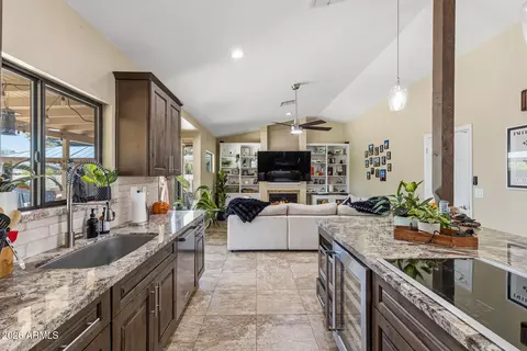 Kitchen - 4725 E Le Marche Ave, Phoenix, AZ 85032 photo 5 of 6