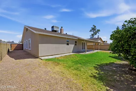 Exterior - 1651 E Apollo Rd, Phoenix, AZ 85042 photo 3 of 4