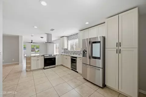 Kitchen - 1651 E Apollo Rd, Phoenix, AZ 85042 photo 1 of 2