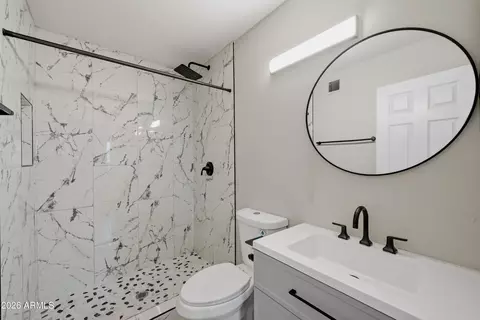 Bath - 1651 E Apollo Rd, Phoenix, AZ 85042 photo 1 of 2