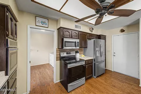 Kitchen - 8239 E Navarro Ave, Mesa, AZ 85209 photo 3 of 4