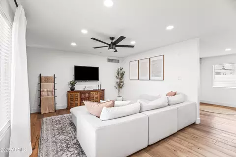 Other - 901 E Berridge Ln, Phoenix, AZ 85014 photo 2 of 5