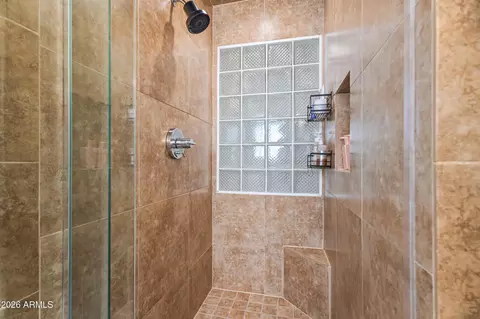 Bath - 901 E Berridge Ln, Phoenix, AZ 85014 photo 4 of 4