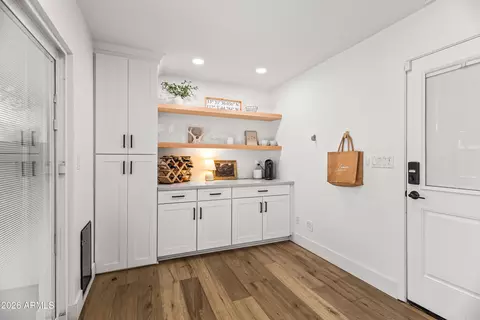 Entry Way - 901 E Berridge Ln, Phoenix, AZ 85014 photo 1 of 1