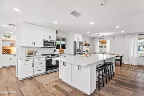 Kitchen - 901 E Berridge Ln, Phoenix, AZ 85014 photo 2 of 3