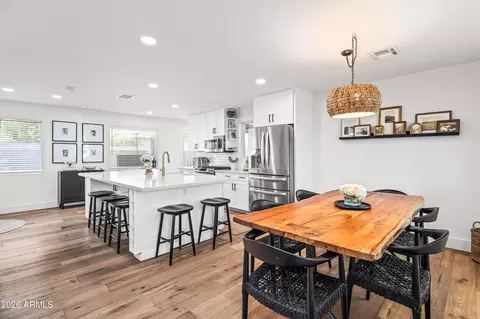 Dining - 901 E Berridge Ln, Phoenix, AZ 85014 photo 1 of 1