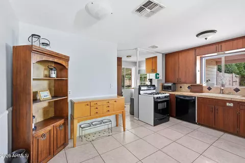 Kitchen - 3609 N 40th St, Phoenix, AZ 85018 photo 1 of 3