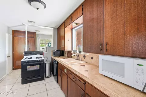 Kitchen - 3609 N 40th St, Phoenix, AZ 85018 photo 3 of 3
