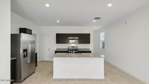 2740 W Sonrisa Ave, Apache Junction, AZ 85120 photo 4
