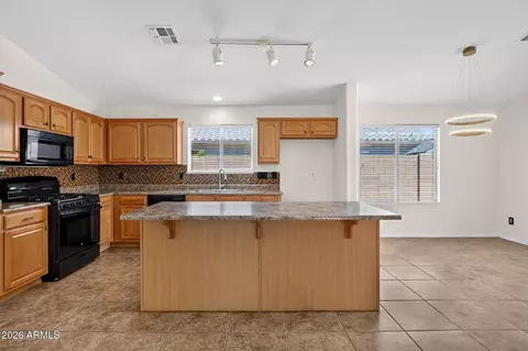 Kitchen - 2877 E Crescent Way, Gilbert, AZ 85298 photo 2 of 5