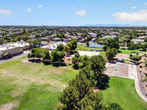 View/Area - 2877 E Crescent Way, Gilbert, AZ 85298 photo 2 of 9