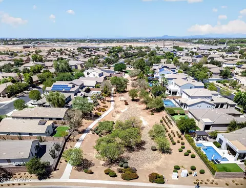 View/Area - 2877 E Crescent Way, Gilbert, AZ 85298 photo 4 of 9