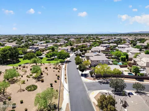 View/Area - 2877 E Crescent Way, Gilbert, AZ 85298 photo 5 of 9