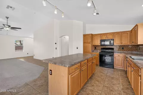 Kitchen - 2877 E Crescent Way, Gilbert, AZ 85298 photo 3 of 5