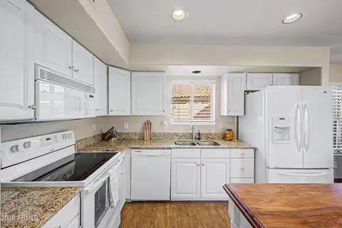 Kitchen - 2211 E Williams Dr E, Phoenix, AZ 85024 photo 3 of 4