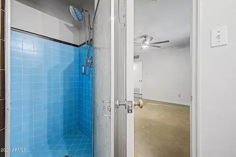 Bath - 3801 E Amelia Ave, Phoenix, AZ 85018 photo 2 of 4