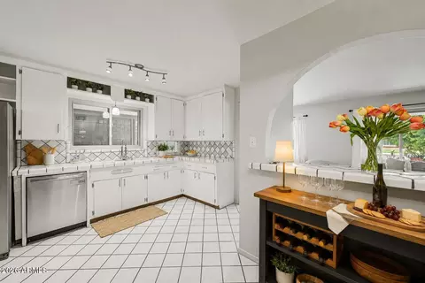 Kitchen - 3801 E Amelia Ave, Phoenix, AZ 85018 photo 4 of 4
