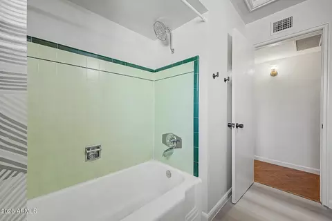 Bath - 3801 E Amelia Ave, Phoenix, AZ 85018 photo 4 of 4