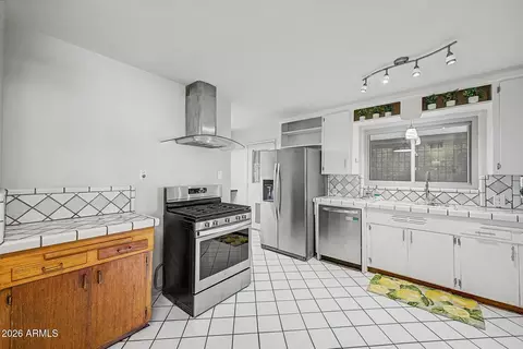 Kitchen - 3801 E Amelia Ave, Phoenix, AZ 85018 photo 1 of 4