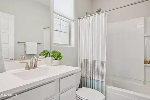 Bath - 1676 E Hampton Ln, Gilbert, AZ 85295 photo 3 of 3