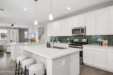 Kitchen - 1676 E Hampton Ln, Gilbert, AZ 85295 photo 4 of 5