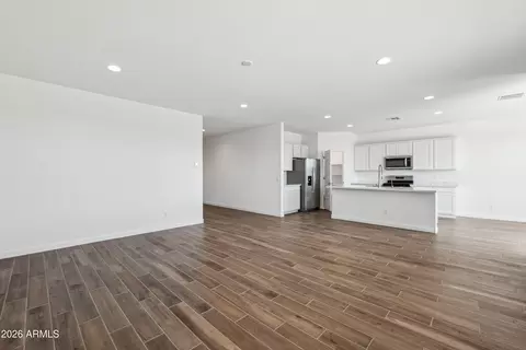 Living - 2551 W Sentiero Ave, Apache Junction, AZ 85120 photo 1 of 2