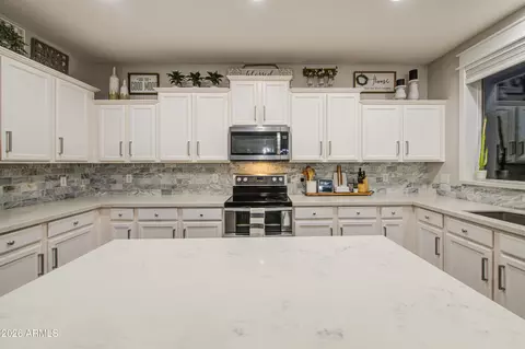 Kitchen - 439 N Pheasant Ct, Gilbert, AZ 85234 photo 8 of 9