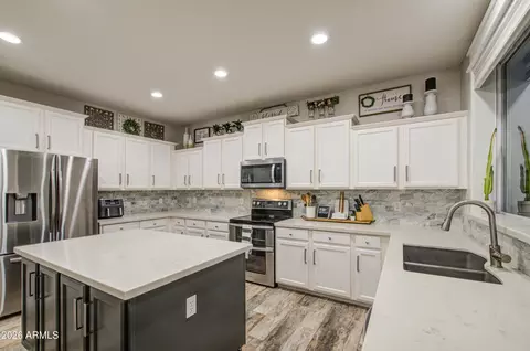 Kitchen - 439 N Pheasant Ct, Gilbert, AZ 85234 photo 7 of 9