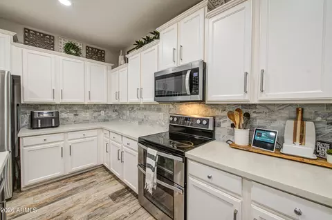 Kitchen - 439 N Pheasant Ct, Gilbert, AZ 85234 photo 9 of 9