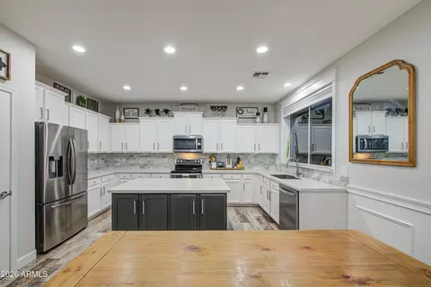 Kitchen - 439 N Pheasant Ct, Gilbert, AZ 85234 photo 5 of 9