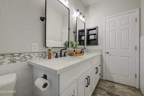 Bath - 439 N Pheasant Ct, Gilbert, AZ 85234 photo 6 of 7