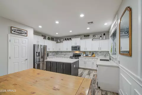 Kitchen - 439 N Pheasant Ct, Gilbert, AZ 85234 photo 6 of 9