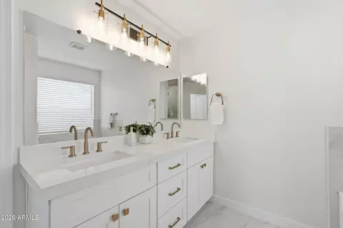Bath - 826 W 14th Ave, Apache Junction, AZ 85120 photo 1 of 4