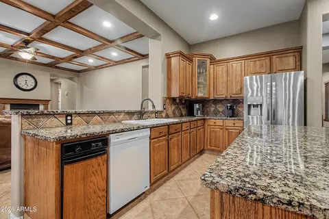 Kitchen - 1351 E Canary Dr, Gilbert, AZ 85297 photo 3 of 4