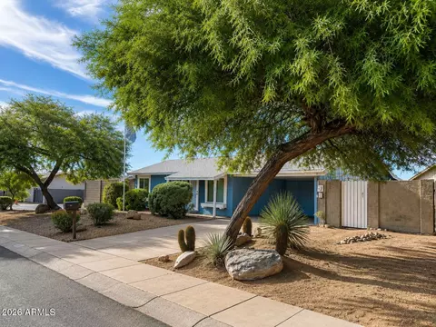 Exterior - 2031 E Vista Dr, Phoenix, AZ 85022 photo 2 of 8