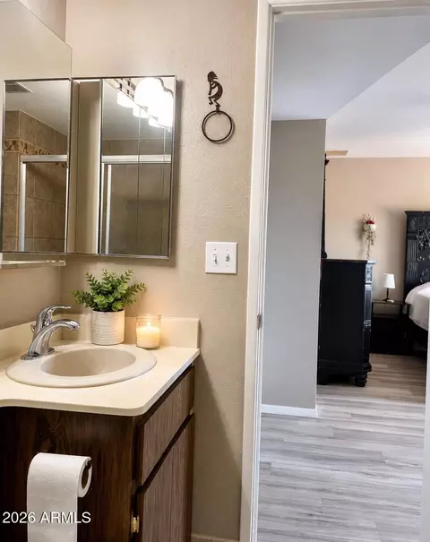 Bath - 2031 E Vista Dr, Phoenix, AZ 85022 photo 1 of 5